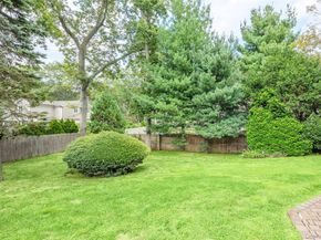 36 Southwick Court S, Plainview NY 11803