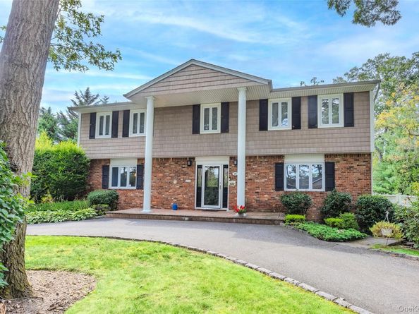 36 Southwick Court S, Plainview NY 11803