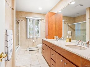 36 Southwick Court S, Plainview NY 11803