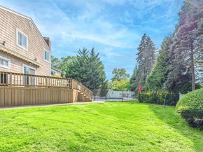 36 Southwick Court S, Plainview NY 11803