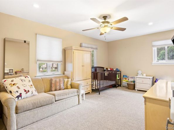 36 Southwick Court S, Plainview NY 11803