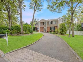 36 Southwick Court S, Plainview NY 11803