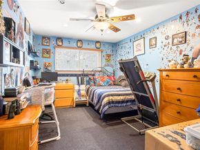 36 Southwick Court S, Plainview NY 11803