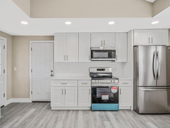 286 Old Country Road, Deer Park NY 11729