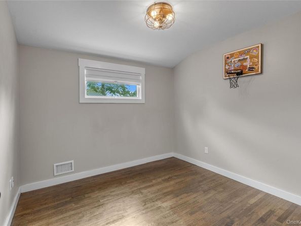 24 Coles Place, Northport NY 11768