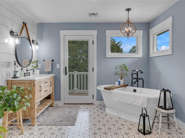 24 Coles Place, Northport NY 11768