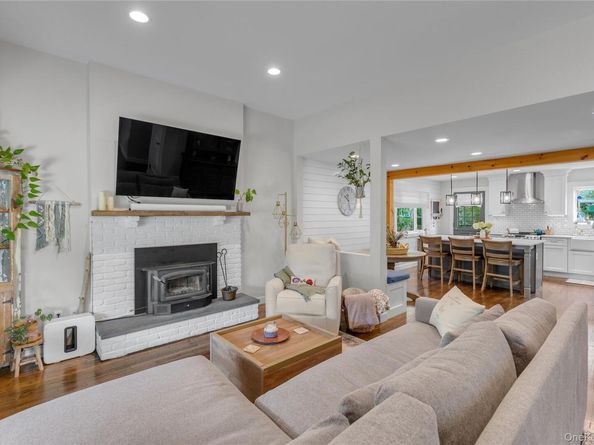 24 Coles Place, Northport NY 11768