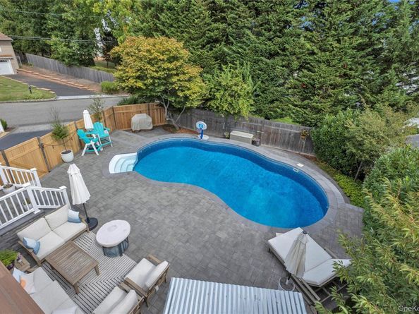 24 Coles Place, Northport NY 11768