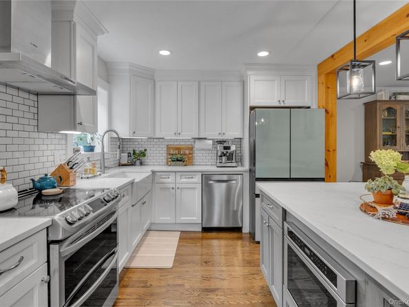 24 Coles Place, Northport NY 11768