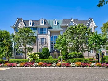 323 Roosevelt Way