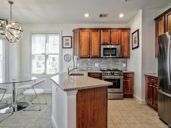323 Roosevelt Way, Westbury NY 11590