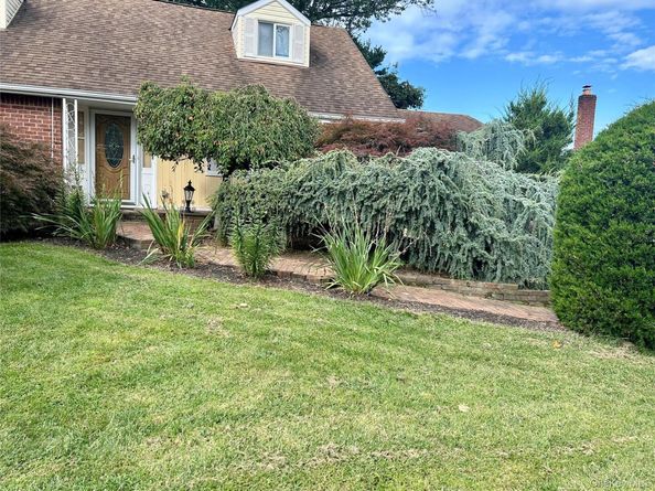 24 Grover Lane, East Northport NY 11731