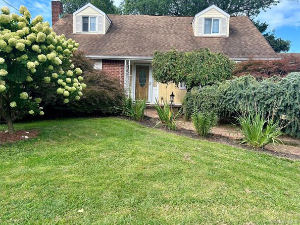 24 Grover Lane, East Northport NY 11731
