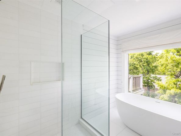 29 Oyster Pond Lane, East Hampton NY 11937