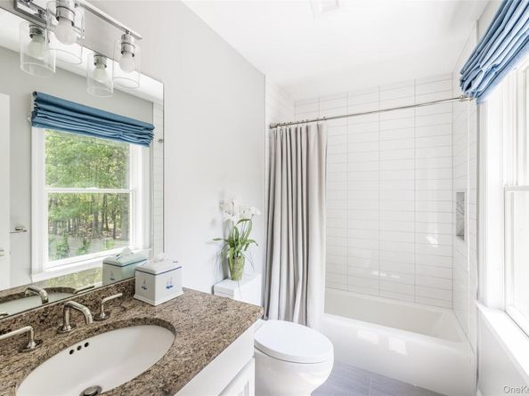 29 Oyster Pond Lane, East Hampton NY 11937