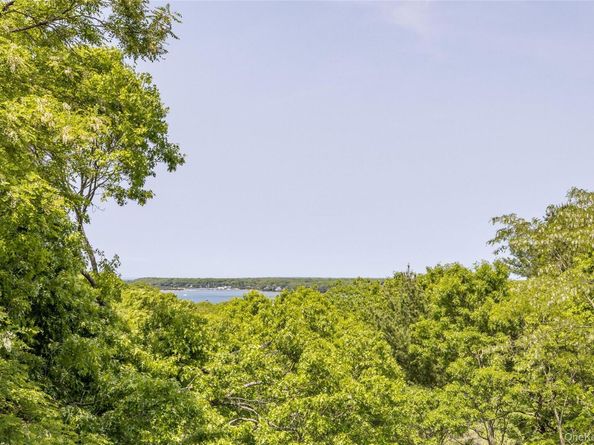 29 Oyster Pond Lane, East Hampton NY 11937