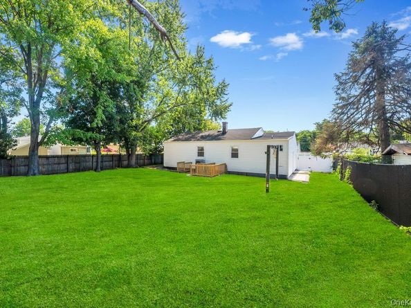15 Rugby Street, Brentwood NY 11717