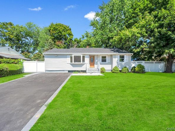 15 Rugby Street, Brentwood NY 11717