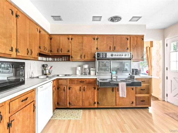 275 Durkee Lane, East Patchogue NY 11772