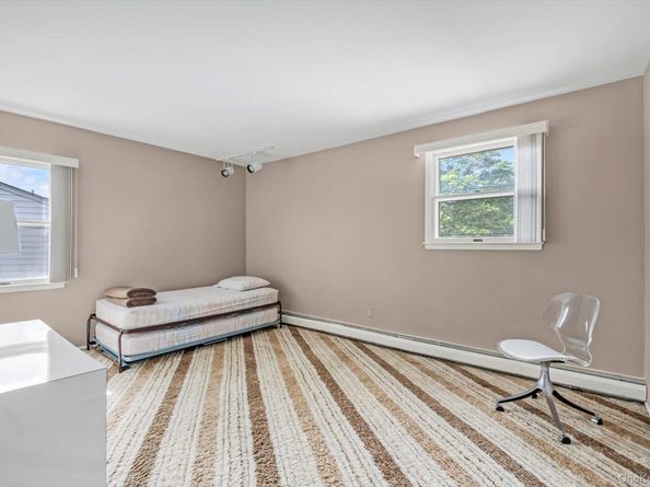 4 Carriage Road, Roslyn NY 11576