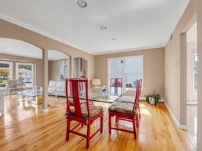 4 Carriage Road, Roslyn NY 11576