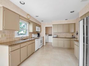 4 Carriage Road, Roslyn NY 11576