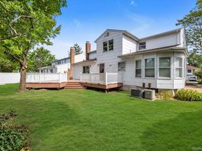 4 Carriage Road, Roslyn NY 11576