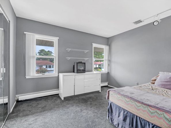 4 Carriage Road, Roslyn NY 11576