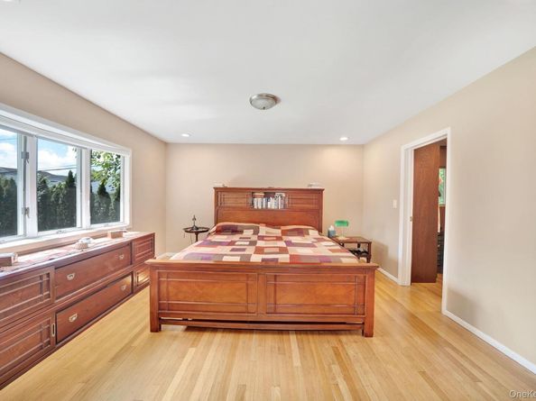70 Shrub Hollow Road, Roslyn NY 11576