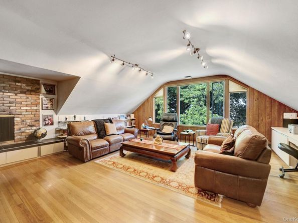 70 Shrub Hollow Road, Roslyn NY 11576