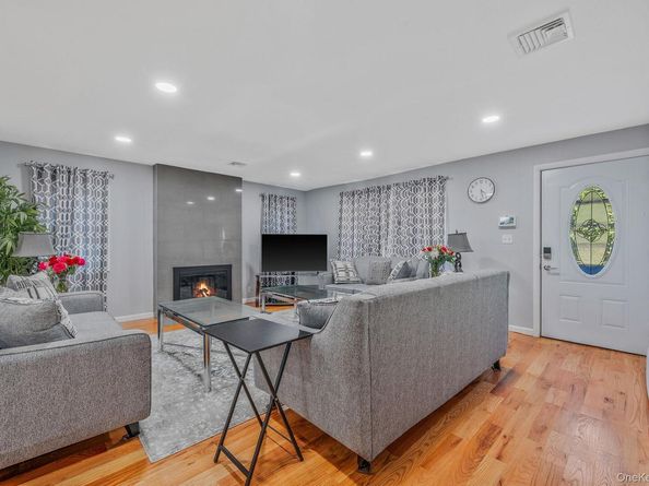 1514 Grundy Avenue, Holbrook NY 11741