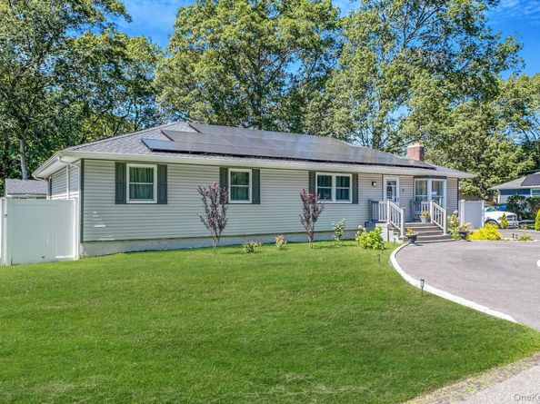 1514 Grundy Avenue, Holbrook NY 11741