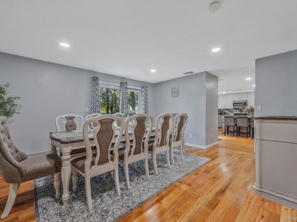 1514 Grundy Avenue, Holbrook NY 11741