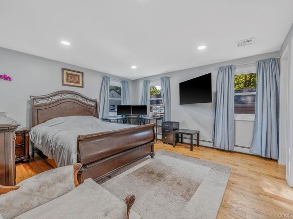 1514 Grundy Avenue, Holbrook NY 11741