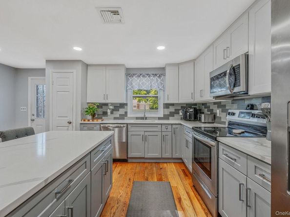 1514 Grundy Avenue, Holbrook NY 11741