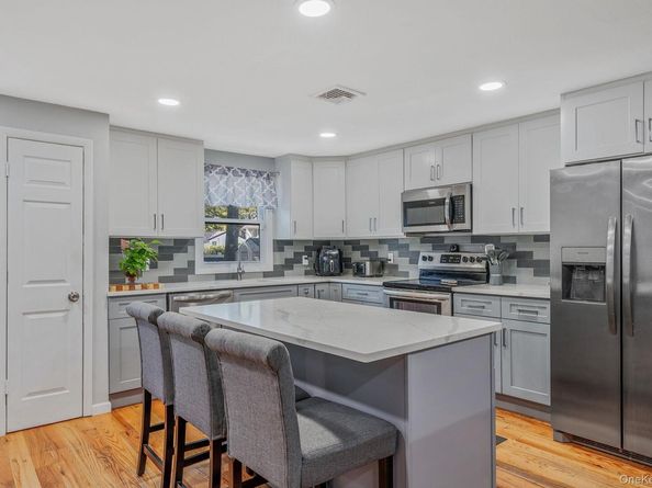 1514 Grundy Avenue, Holbrook NY 11741