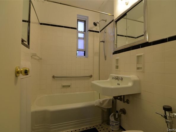 63-45 Saunders Street 3G, Rego Park NY 11374