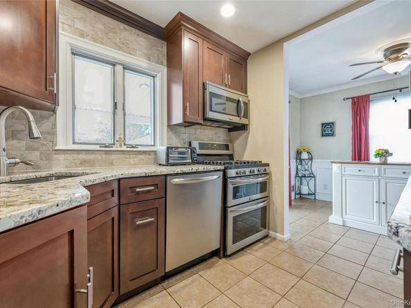 294 Swansdowne Drive, Seaford NY 11783