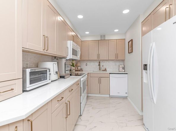 162-20 9 Avenue 9A, Beechhurst NY 11357