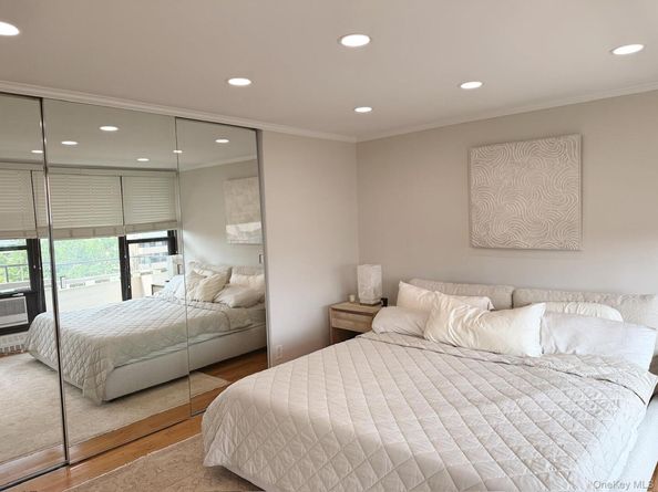 162-20 9 Avenue 9A, Beechhurst NY 11357
