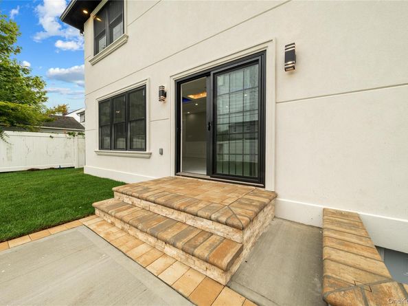 71 Cedar Street, Hicksville NY 11801