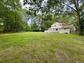 36 Arbutus Court, Ronkonkoma NY 11779