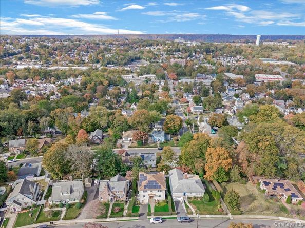 33 Berkshire Road, Yonkers NY 10710