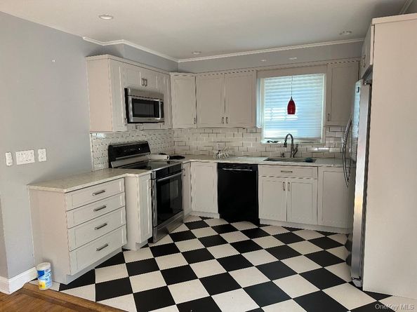 611 Asharoken Boulevard, Bay Shore NY 11706