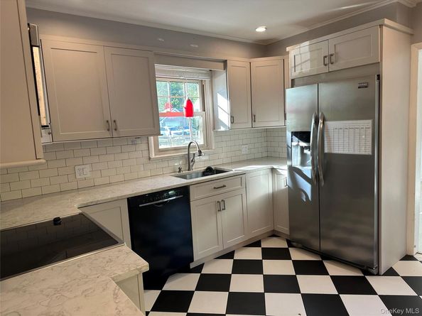 611 Asharoken Boulevard, Bay Shore NY 11706
