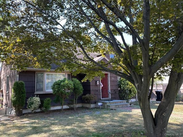 611 Asharoken Boulevard, Bay Shore NY 11706