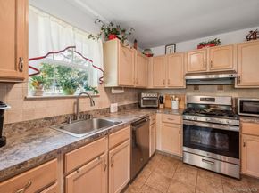 14 Huntingdale Way, Middle Island NY 11953
