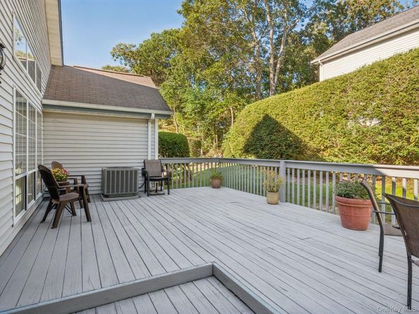 14 Huntingdale Way, Middle Island NY 11953