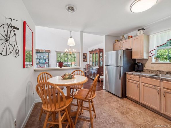 14 Huntingdale Way, Middle Island NY 11953