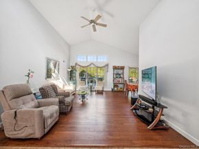 14 Huntingdale Way, Middle Island NY 11953